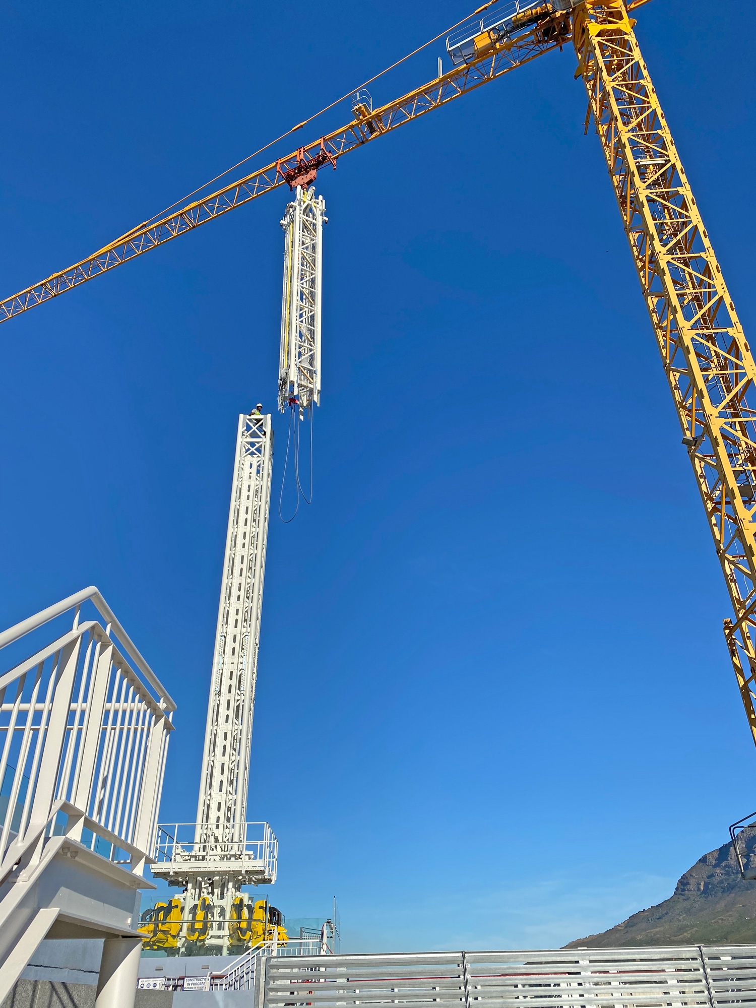 rooftop-scary-drop-tower-hotel-capetown-fabbri-installation