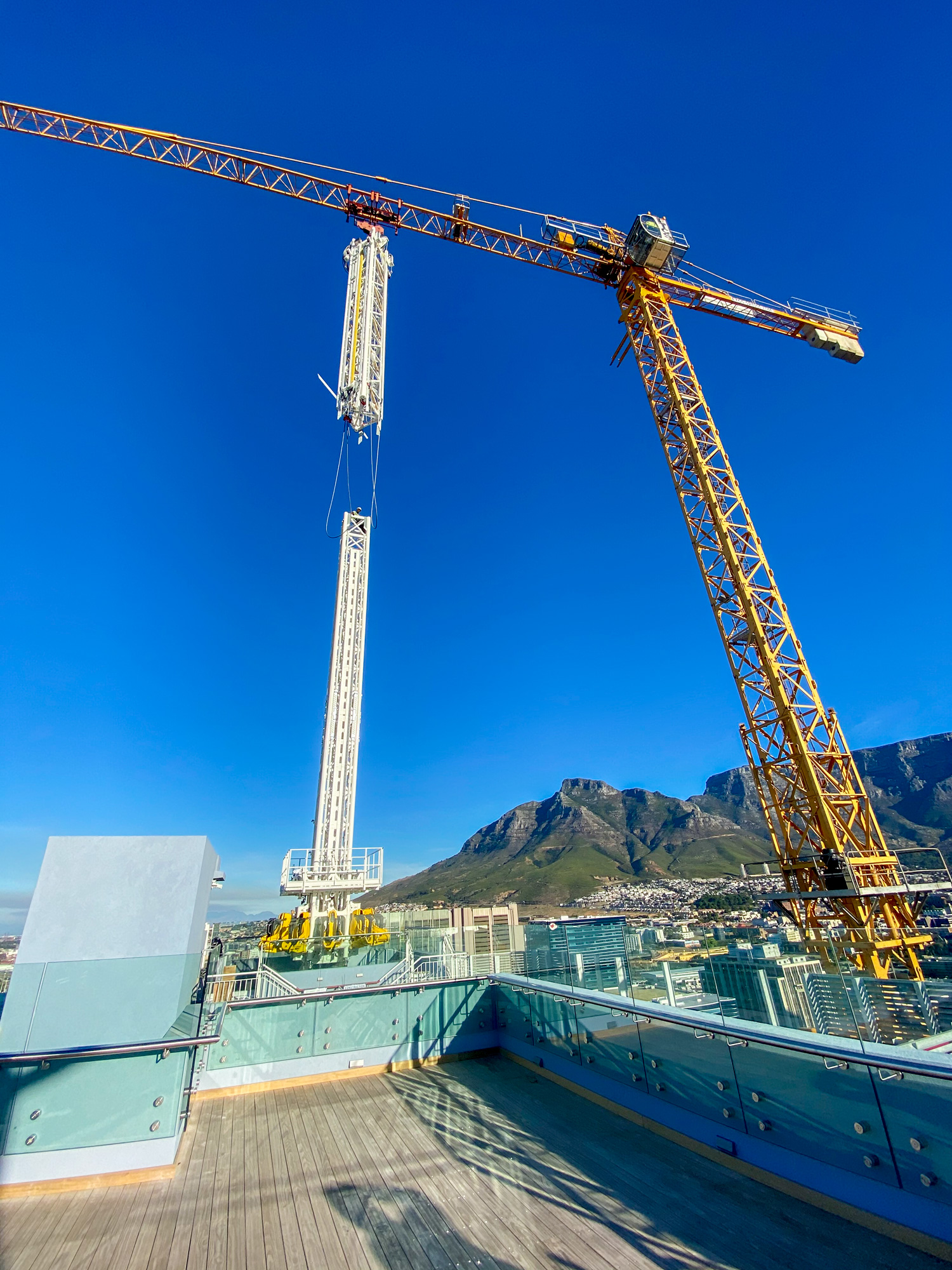 rooftop-scary-drop-tower-hotel-capetown-fabbri-installation1