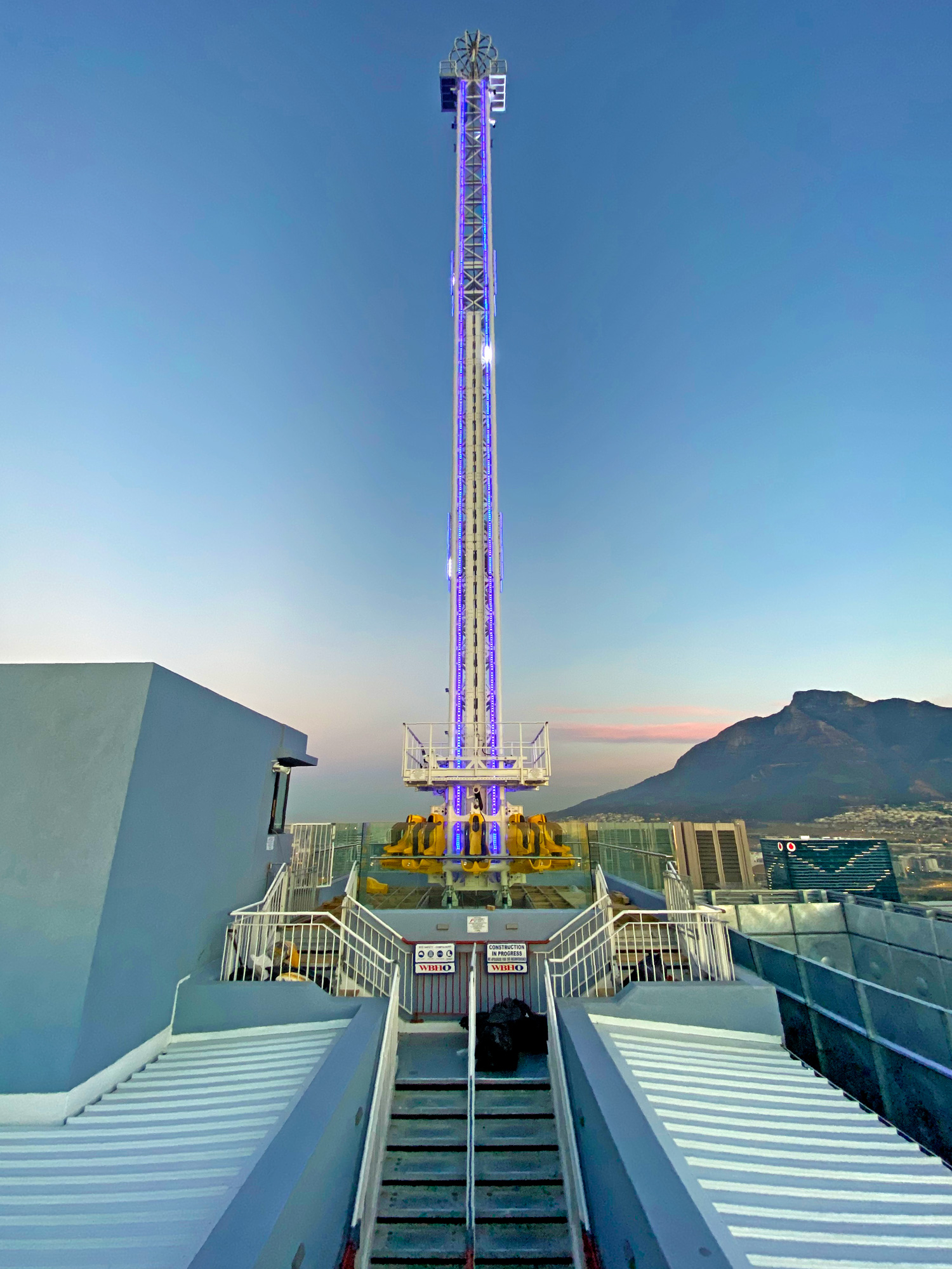 rooftop-scary-drop-tower-hotel-capetown-fabbri-night
