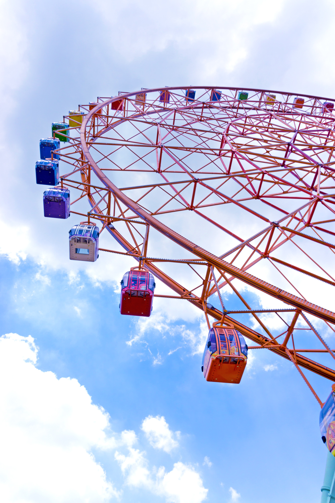 ferris-wheel-cabins-swiss-fabbri