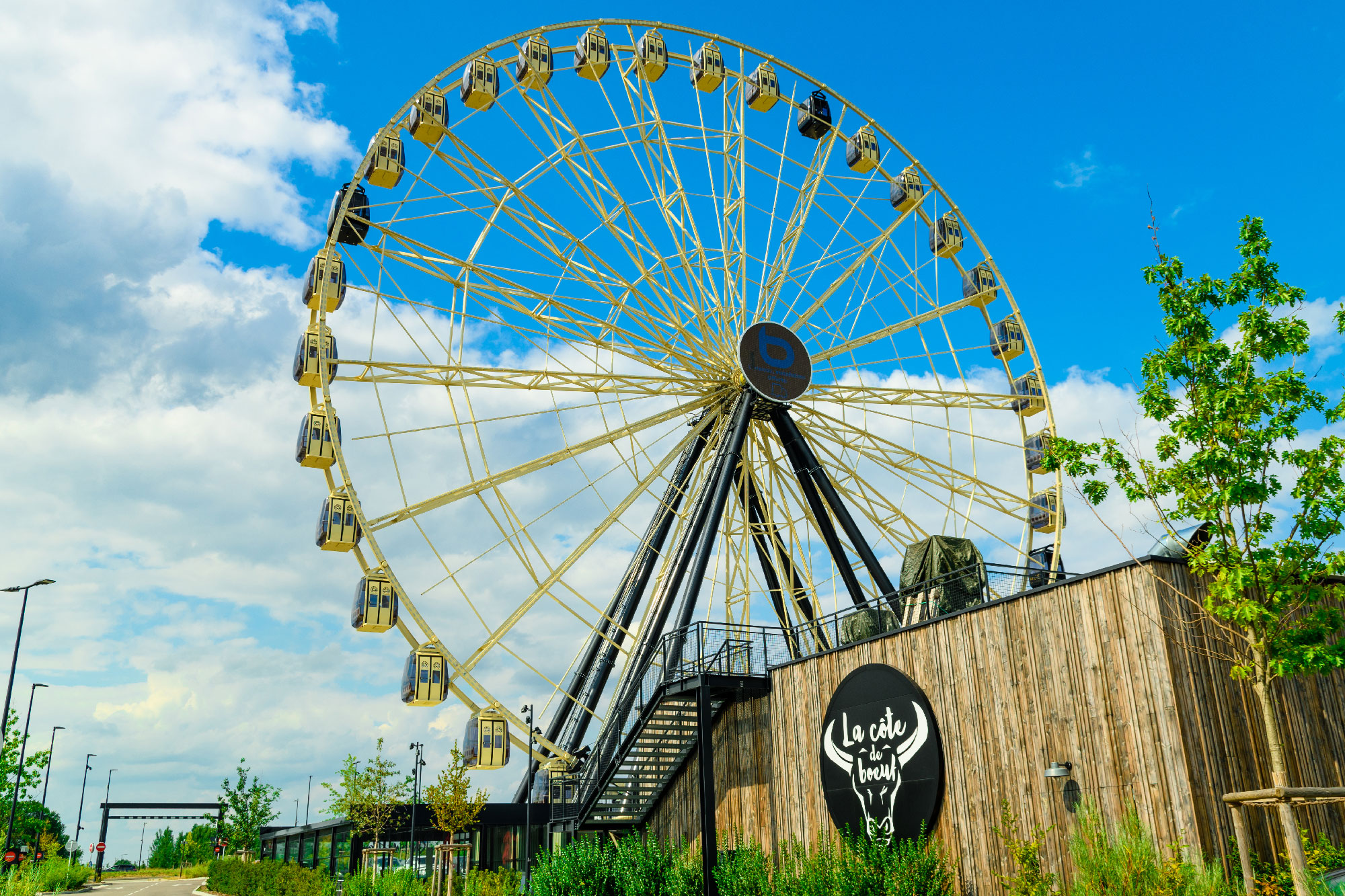 shopping-destination-restaurant-fabbri-group-italy-giant-wheel-55